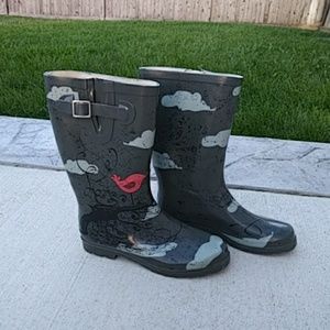 Grey women rain boots black gun and red bird
